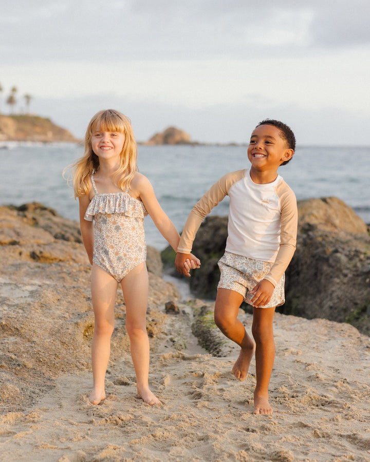 Chandail de piscine uv rashguard ivoire et caramel Rylee + Cru Mlle et Coco