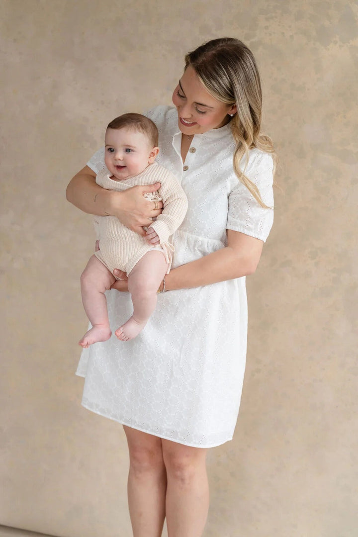 Robe rose maternité allaitement broderie blanche compagnie québécoise Bianca