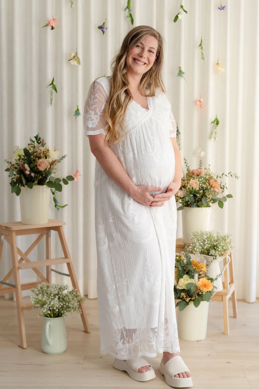 robe rose maternité blanche broderie vêtement maman Amélia compagnie québécoise