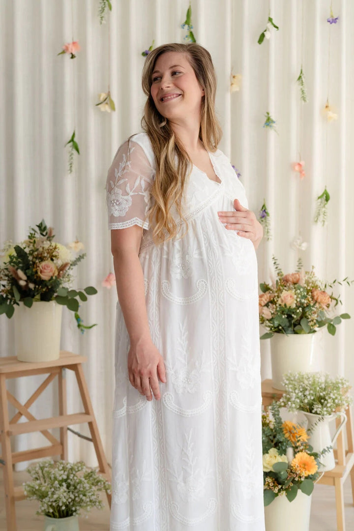 robe rose maternité blanche broderie vêtement maman Amélia compagnie québécoise