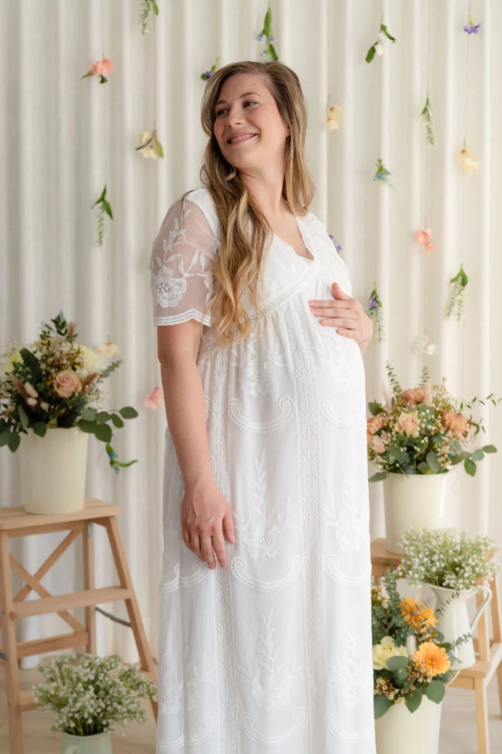 Maternity dress - Amlia white lace - Pink Maternity Mlle et Coco Inc. Maternity dress - Amlia white lace - Pink Maternity Mlle et Coco Inc.