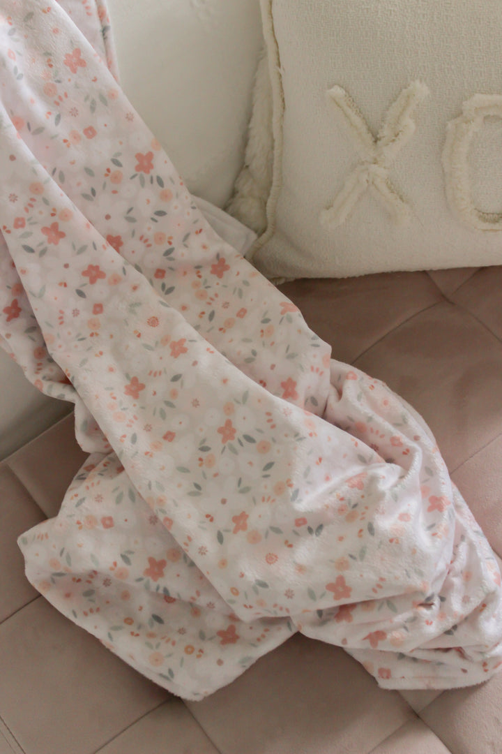 Couverture Minky délicatesse floral blush Mlle et Coco exclusivité