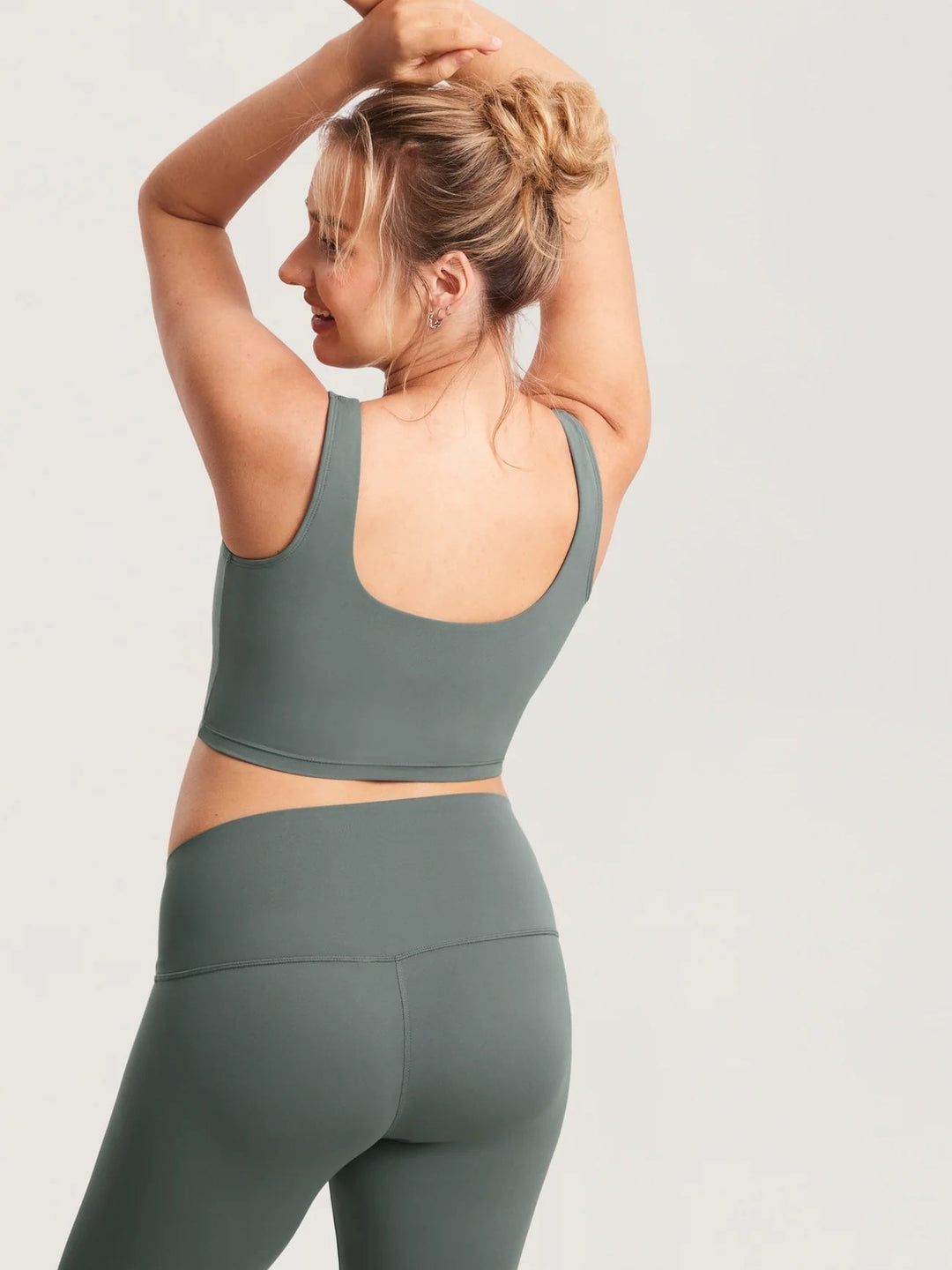 Camisole courte maternité et allaitement Natrelax gris sauge Momanda Mlle et Coco