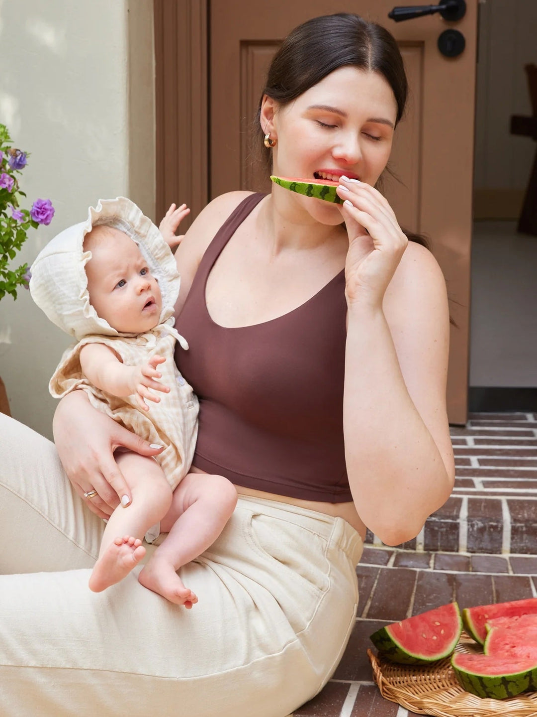 Camisole courte maternité et allaitement Natrelax Taupe Momanda Mlle et Coco