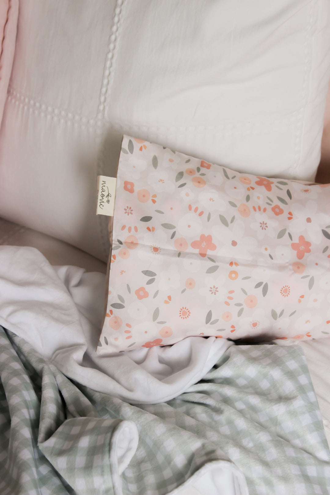 housse oreiller délicatesse floral blush Maovic Mlle et Coco