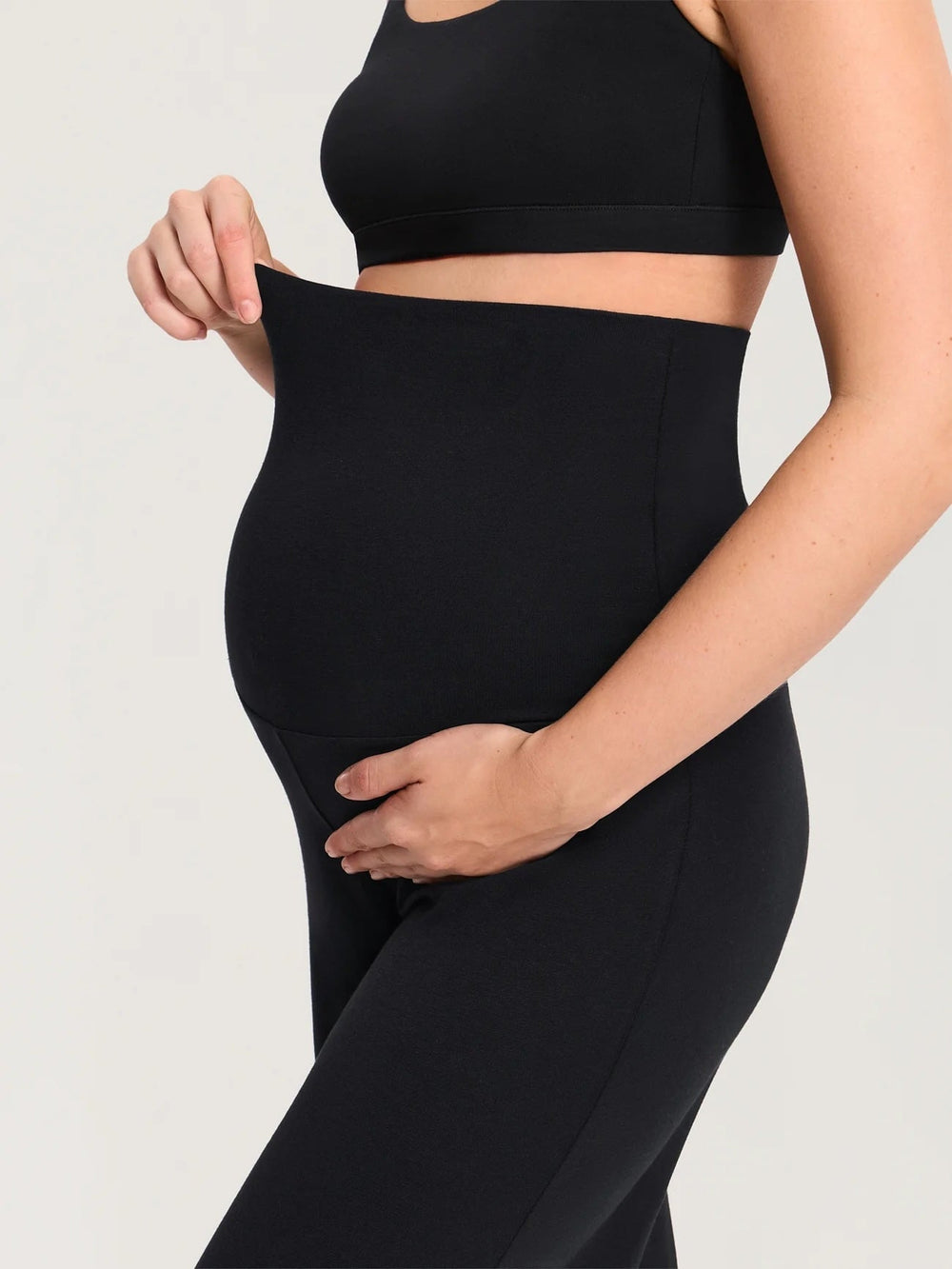 Pantalon de maternité large à revers en coton modal noir Momanda Mlle et Coco