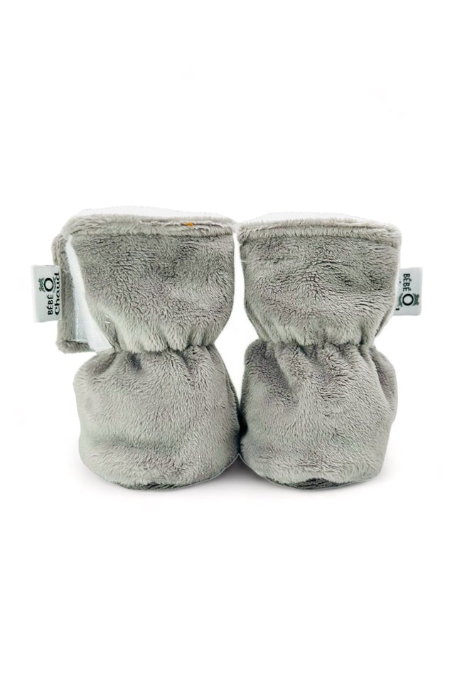pantoufles gris pâles accessoire bébé compagnie québécoise tout-petit