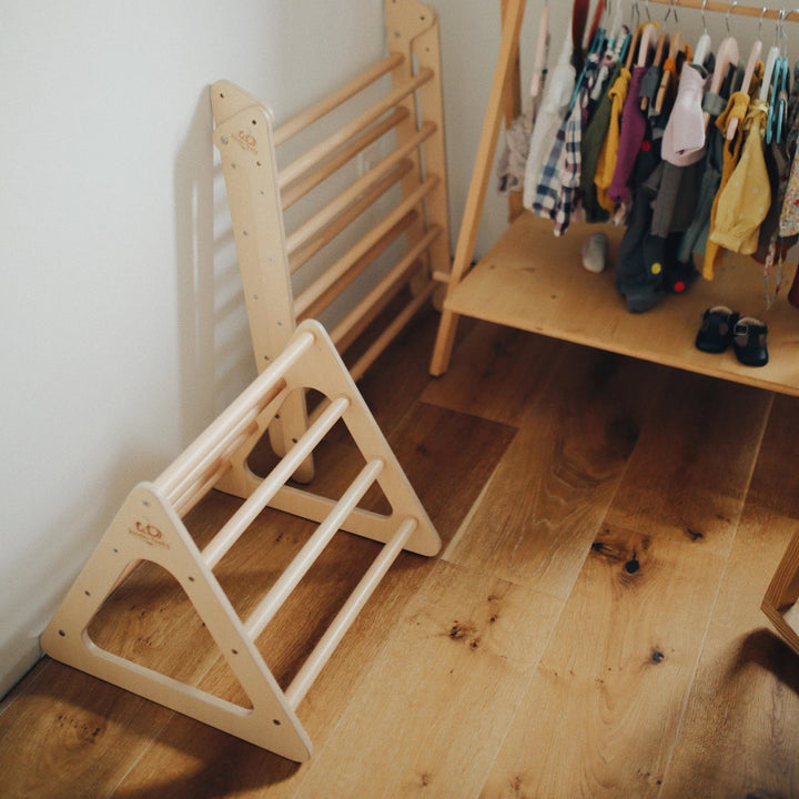 Salle de sport Pikler Petit Triangle en bois Kinderfeets Mlle et Coco