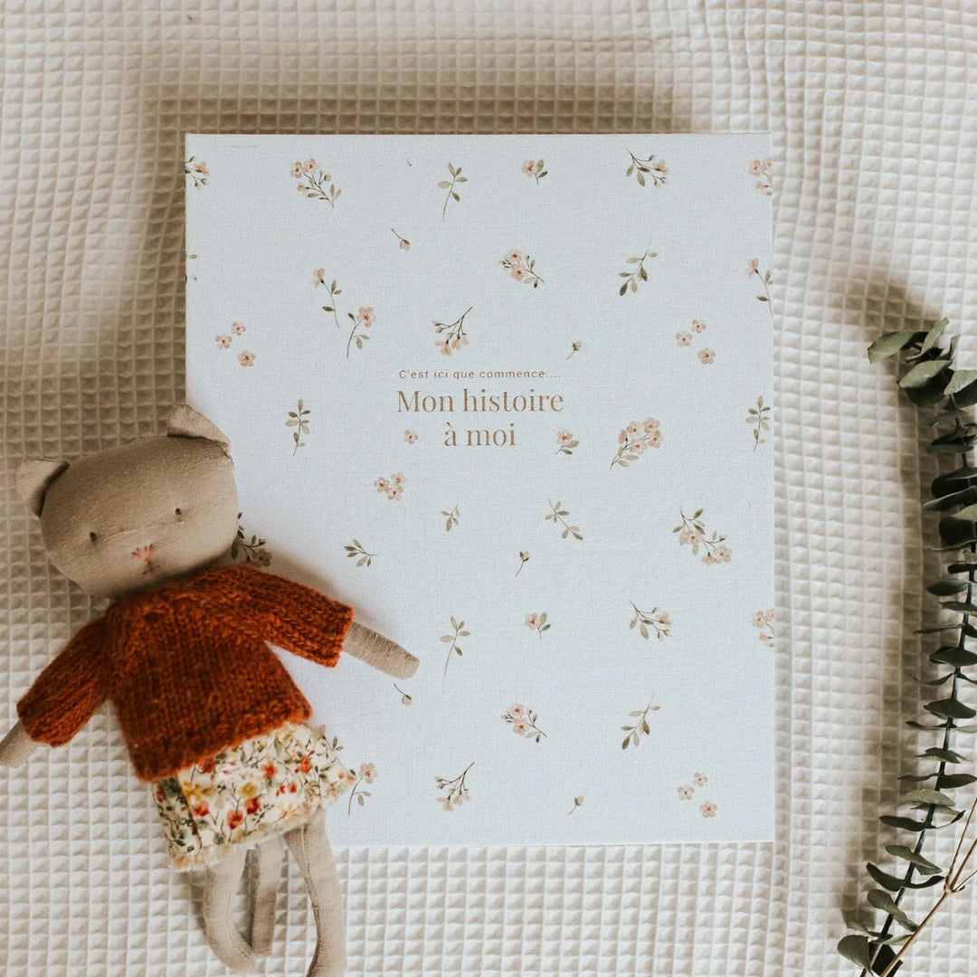 Livre de grossesse floral beige le petit tableau noir