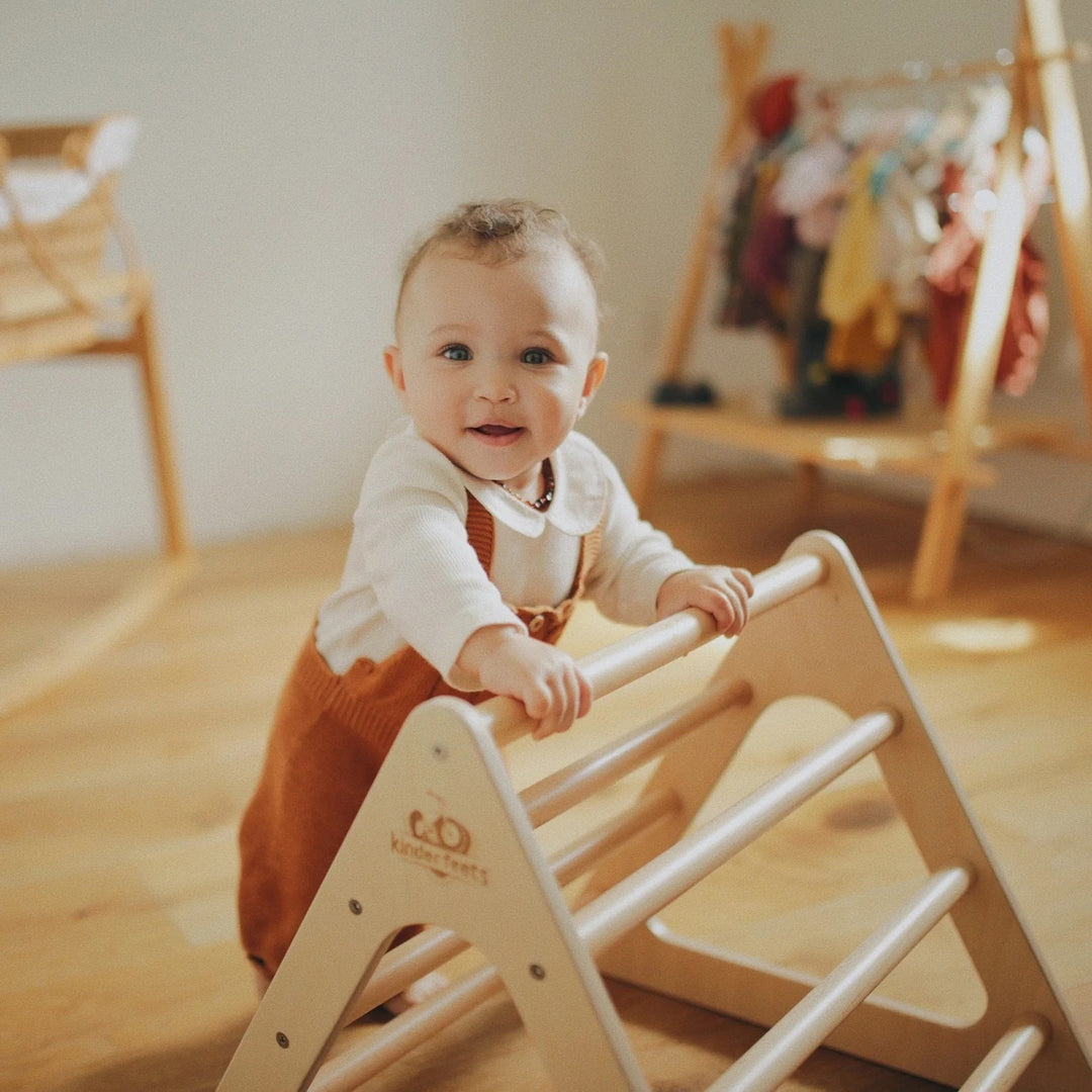 Salle de sport Pikler Petit Triangle en bois Kinderfeets Mlle et Coco