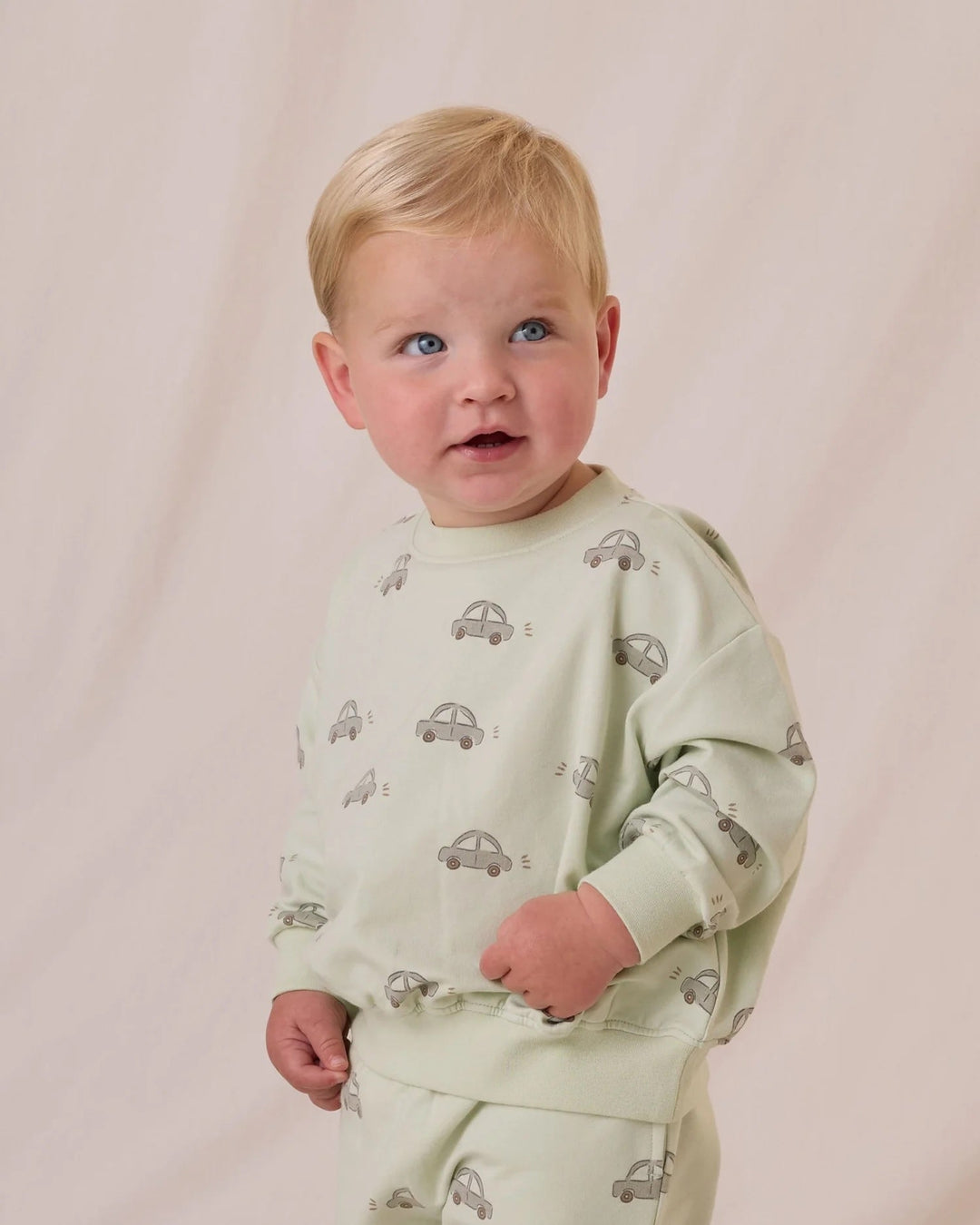 Pull Sweatshirt sauge et motif voitures Quincy Mae Mlle et Coco 
