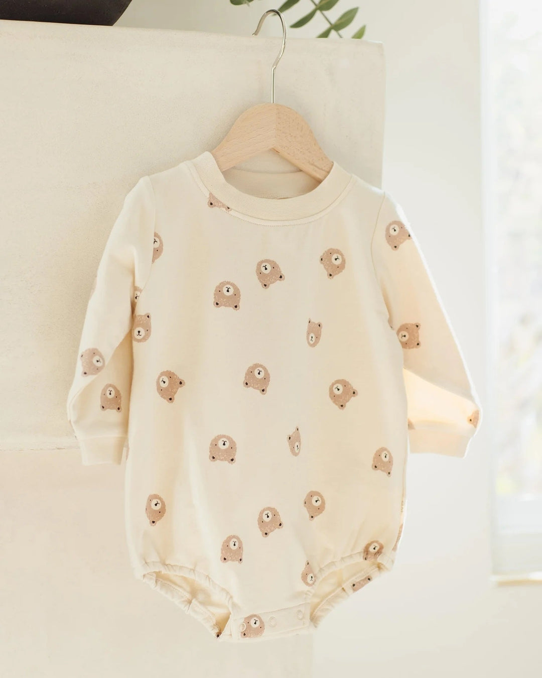 Combinaison bouffante motif ours sur fond ivoire Quincy Mae Mlle et Coco