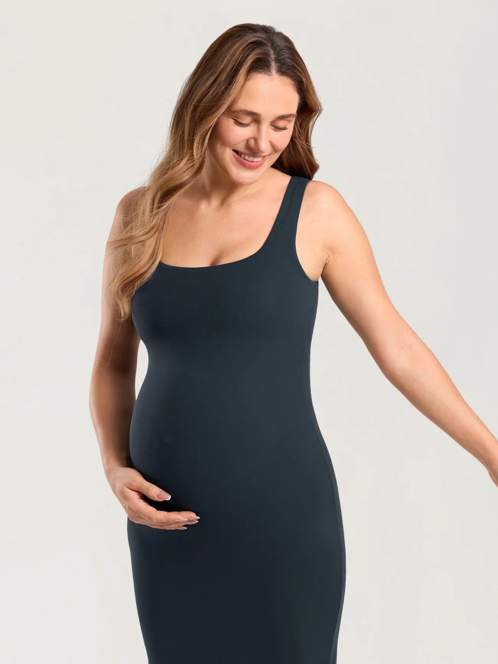 Robe midi de maternité moulante Natrelax® - Fente au dos bleu marine Mlle et Coco
