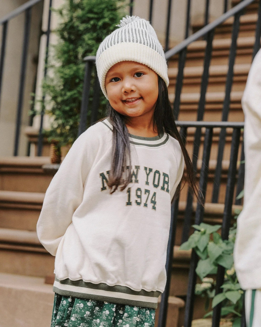 Chandail manches longues Beige et vert (New york) Rylee + Cru