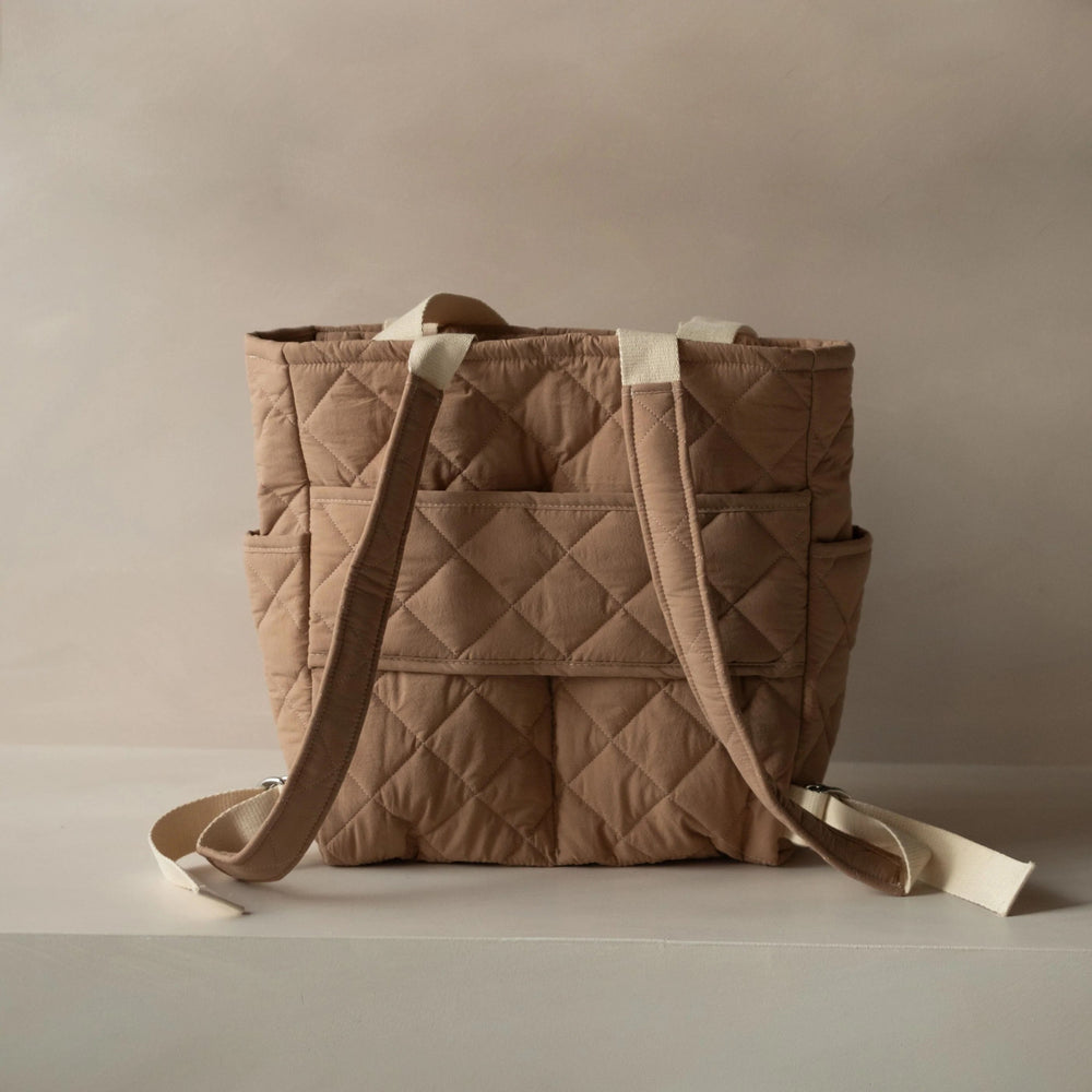 Sac à dos matelassé convertible tan Dans le sac Mlle et Coco