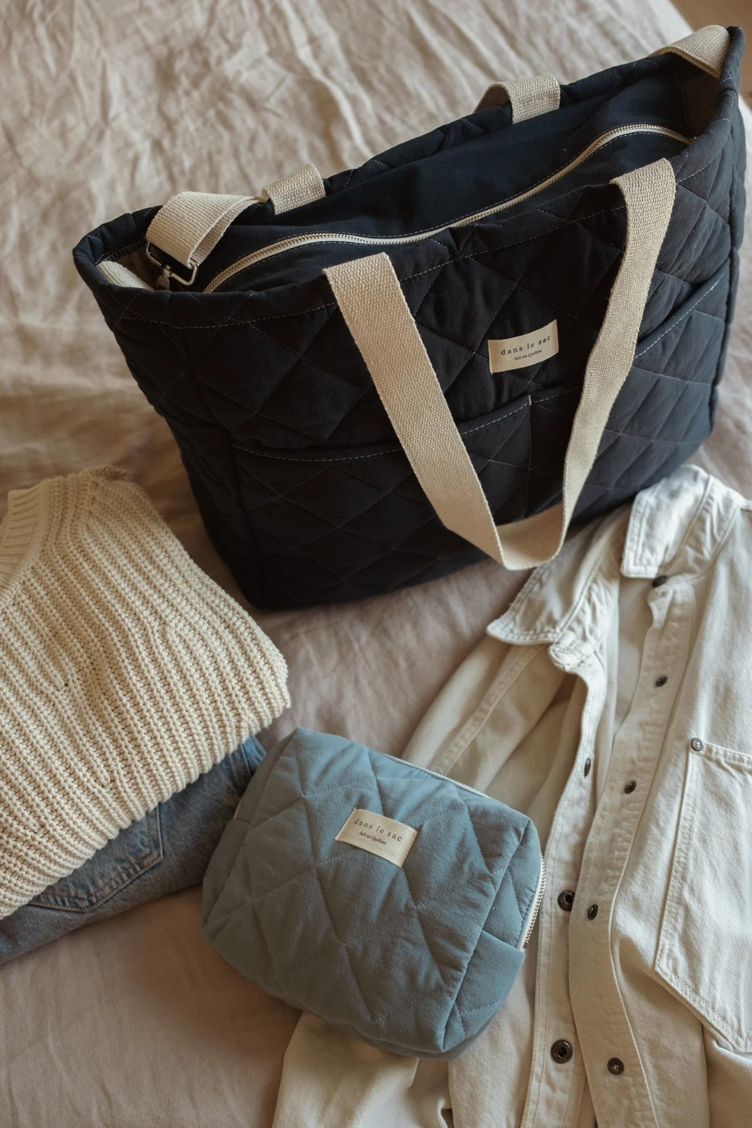 Dans le sac couches marine MAMA Mlle et Coco