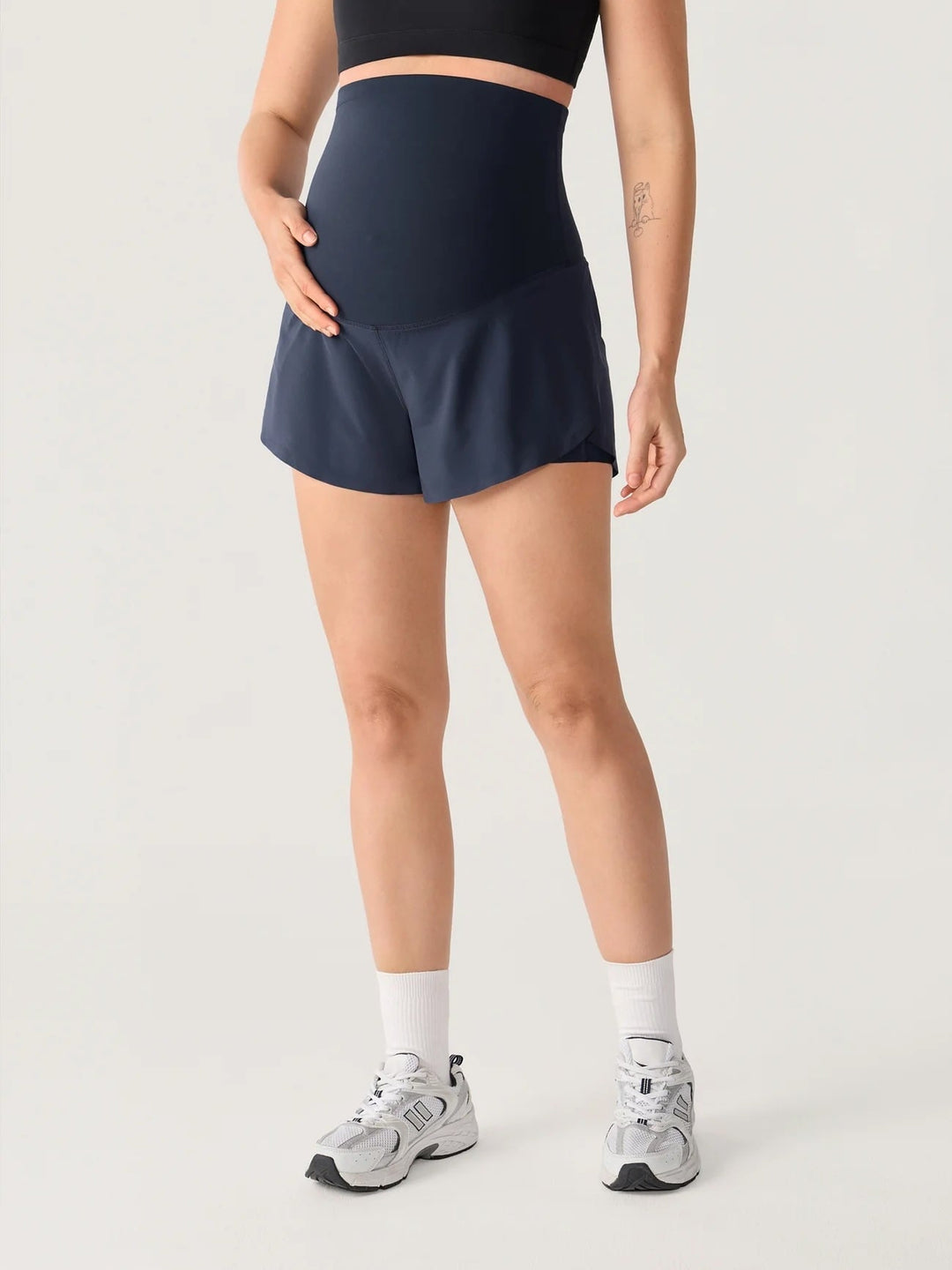 Short dauphin de maternité Bloomove - avec poches intérieures bleu crépuscule Momanda