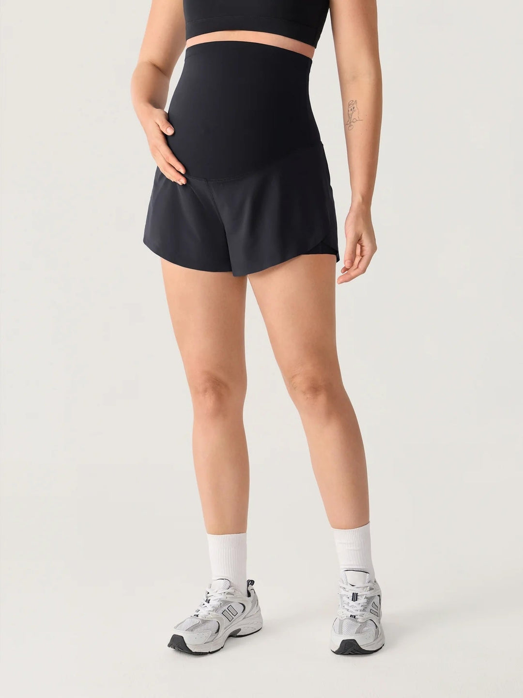 Short dauphin de maternité Bloomove - avec poches intérieures noir Momanda Mlle et Coco