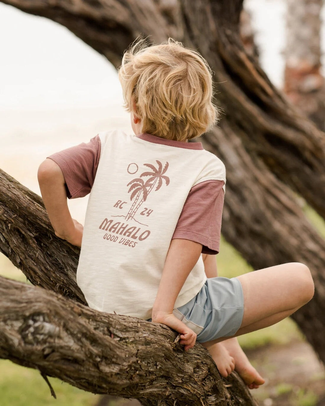 T-shirt Mahalo de Rylee &amp; Cru avec manches contrastées, vêtement enfant