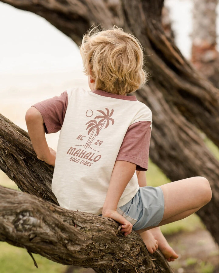 T-shirt Mahalo de Rylee &amp; Cru avec manches contrastées, vêtement enfant