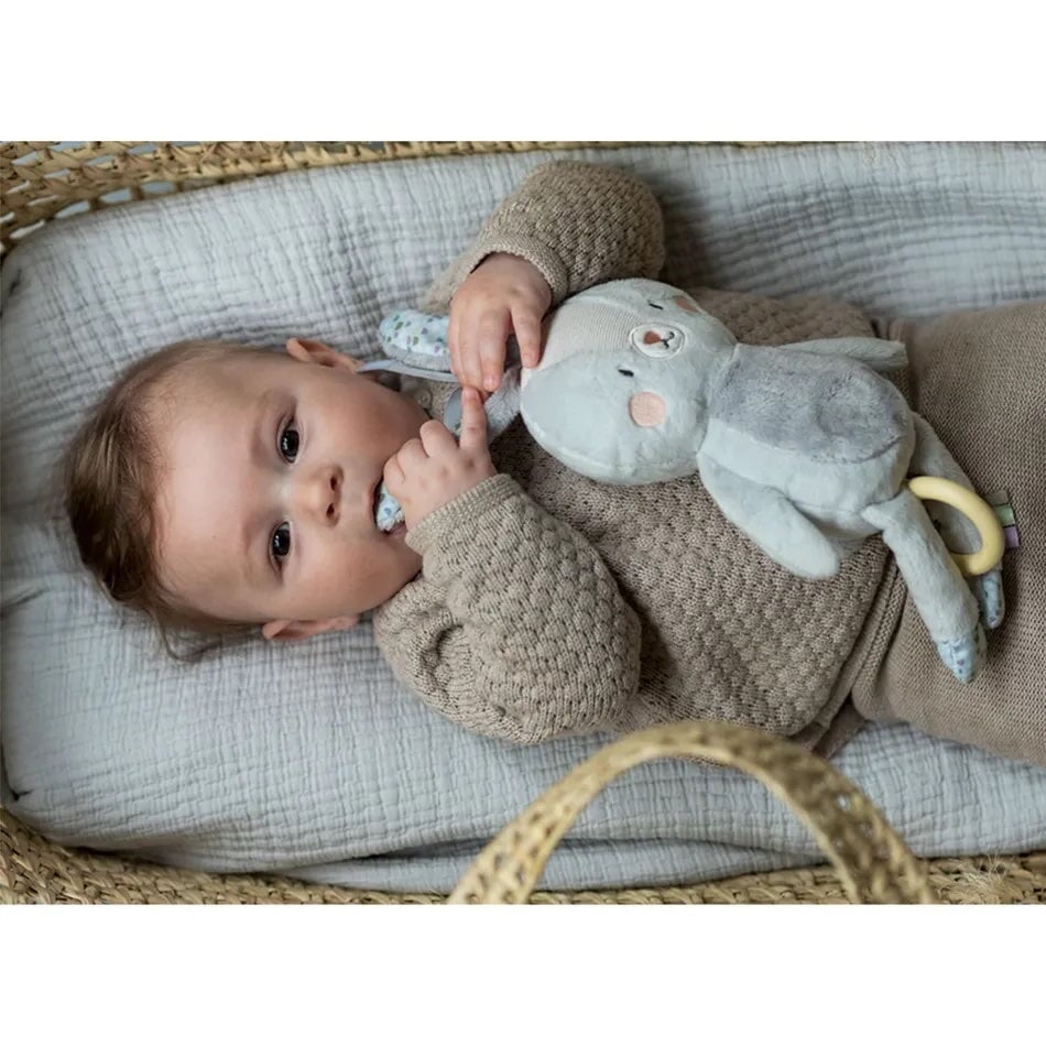 lapin musical Rylee jouet éveil attache poussette bébé