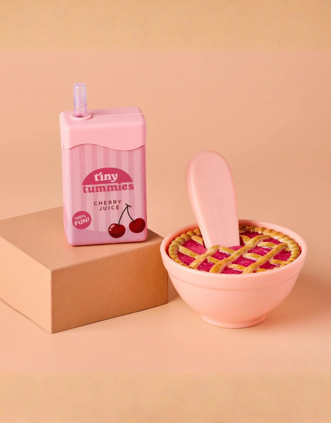 Accessoire pour poupée tarte à la cerise et boite de jus