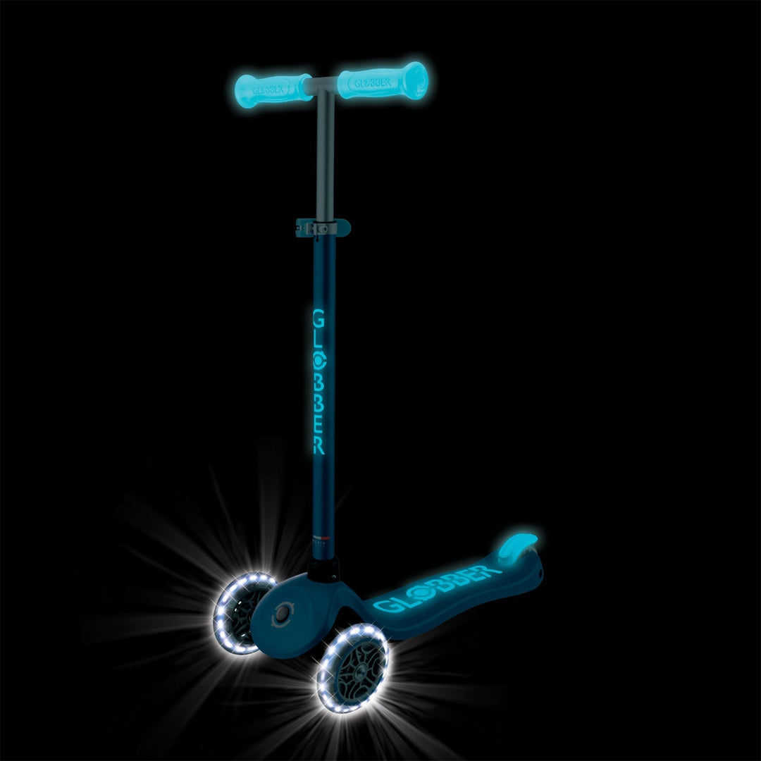Trottinette à 3 roues phosphorescente avec lumières bleu Globber Mlle et Coco
