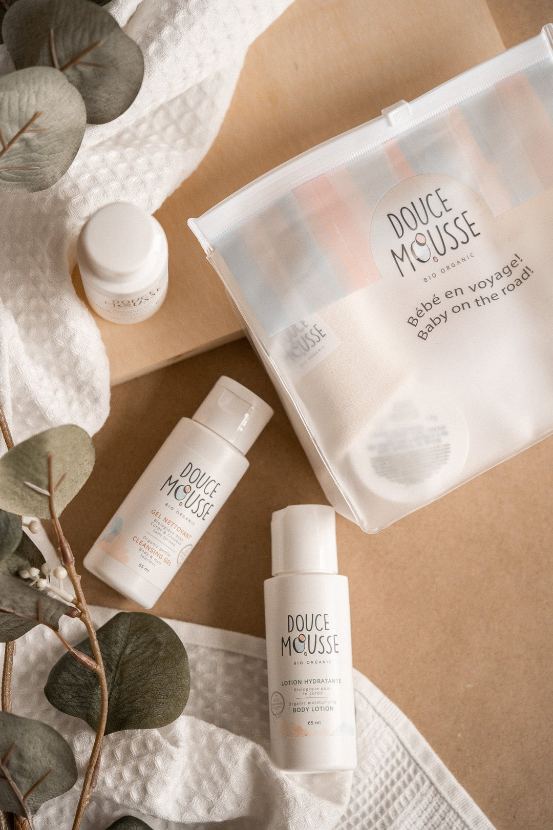 trousse de voyage bébé douce mousse lotion hydratante gel nettoyant