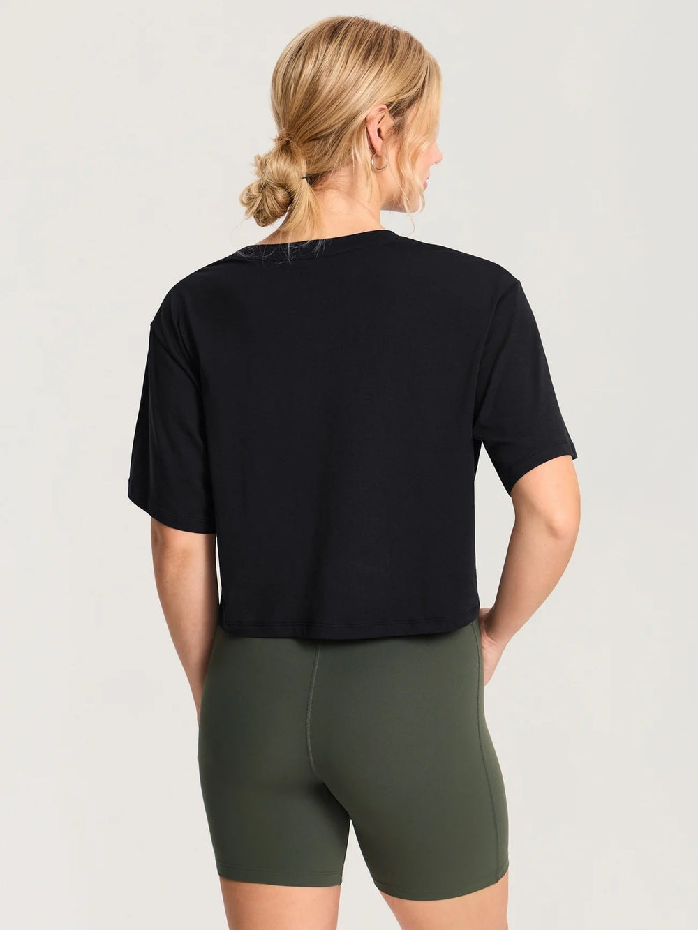 T-shirt de maternité court ample à manches courtes en coton modal noir Momanda Mlle et Coco
