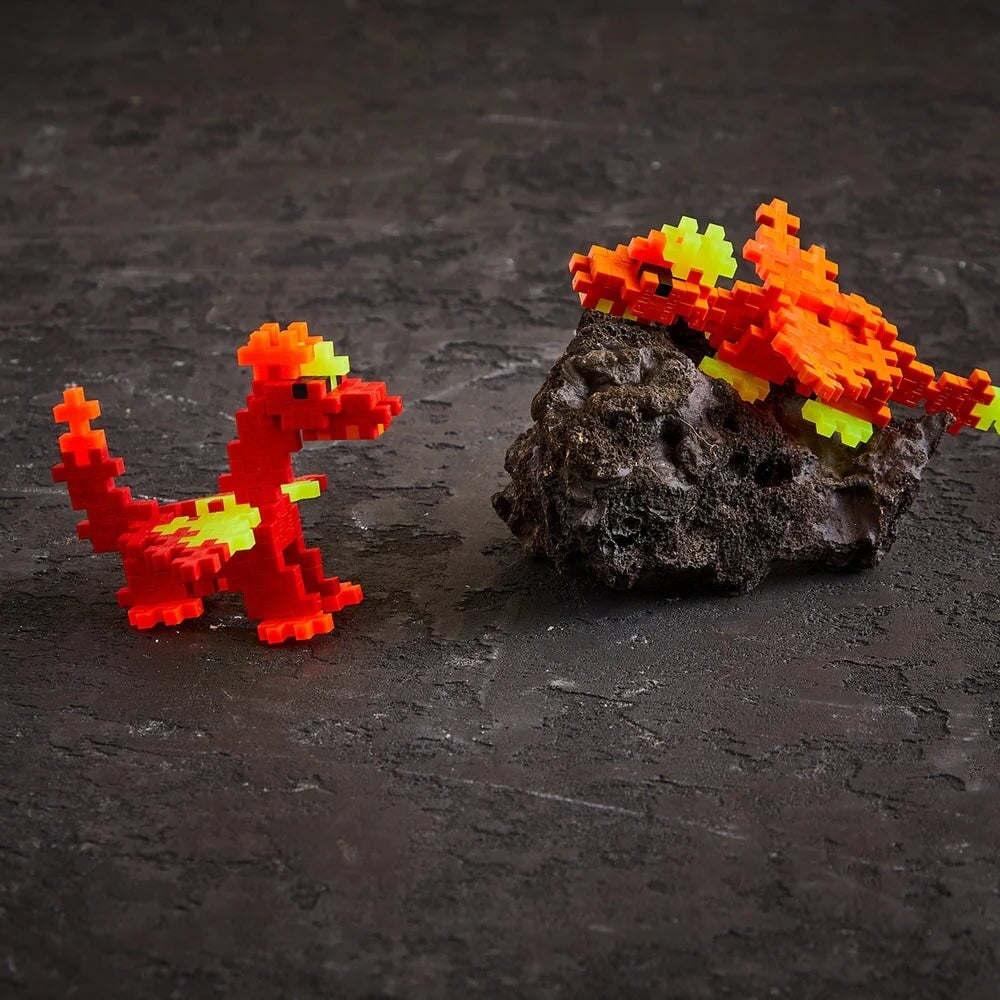 Tube construction dragon de feu Plus Plus Mlle et Coco