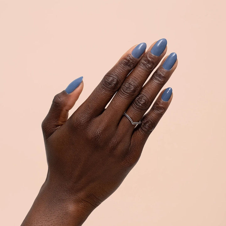 Vernis ongles Bkind bleu Broue dans l&