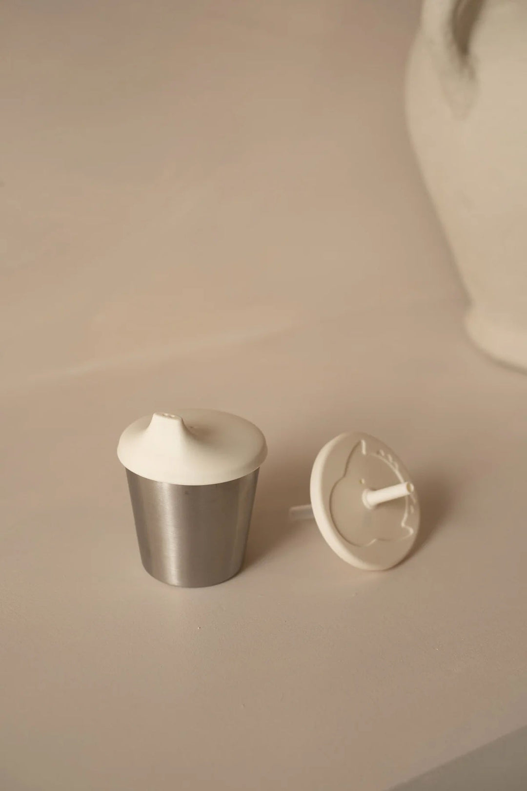 Gobelet à paille et à bec en acier inoxydable et silicone  2-en-1 blanc crème Micasso Mlle et Coco