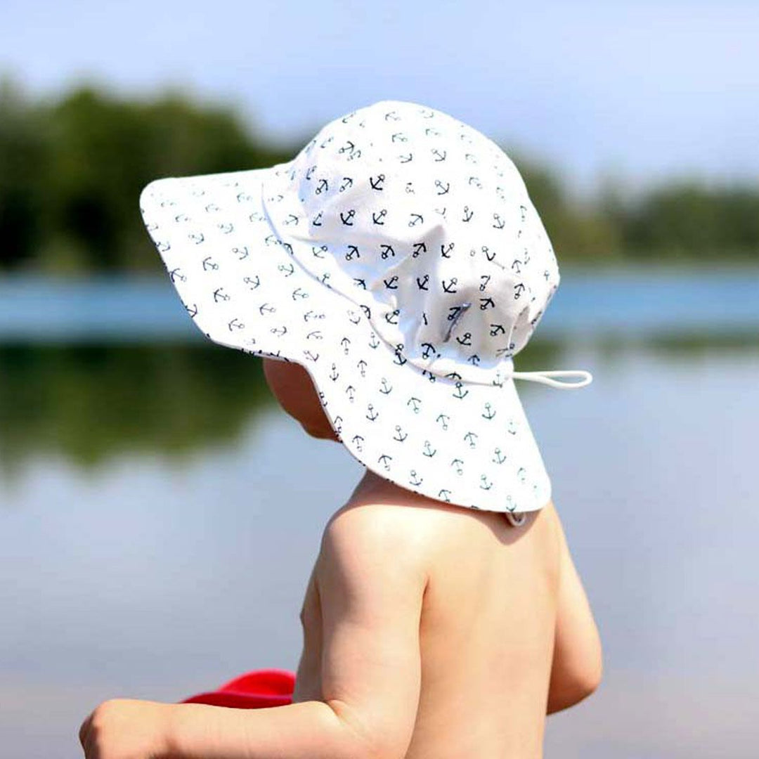 Chapeau UV évolutif - Fond blanc avec ancres noires - Jan &amp; Jul  par Jan &amp; Jul vendu par MlleetCoco.com