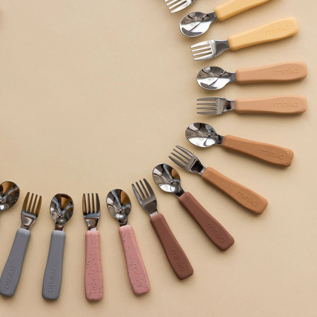 ensemble ustensile poignée silicone plusieurs couleurs Minika compagnie québécoise