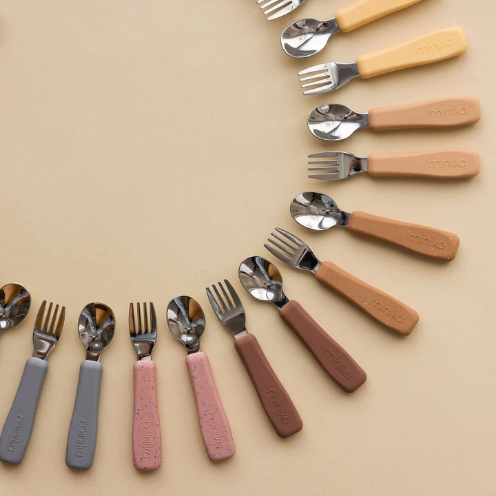 ensemble ustensile poignée silicone plusieurs couleurs Minika compagnie québécoise