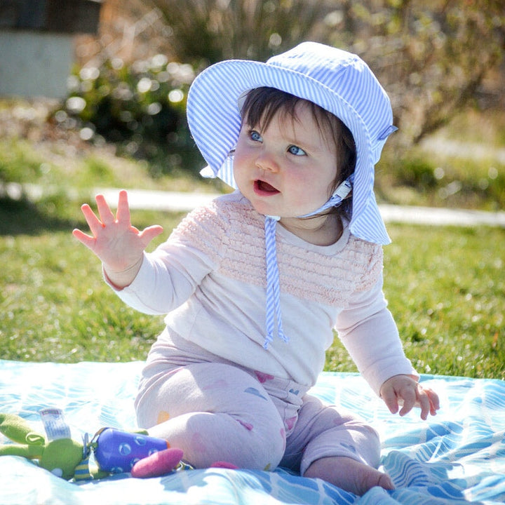 chapeau evolutif uv jan jul raye bleu blanc enfant